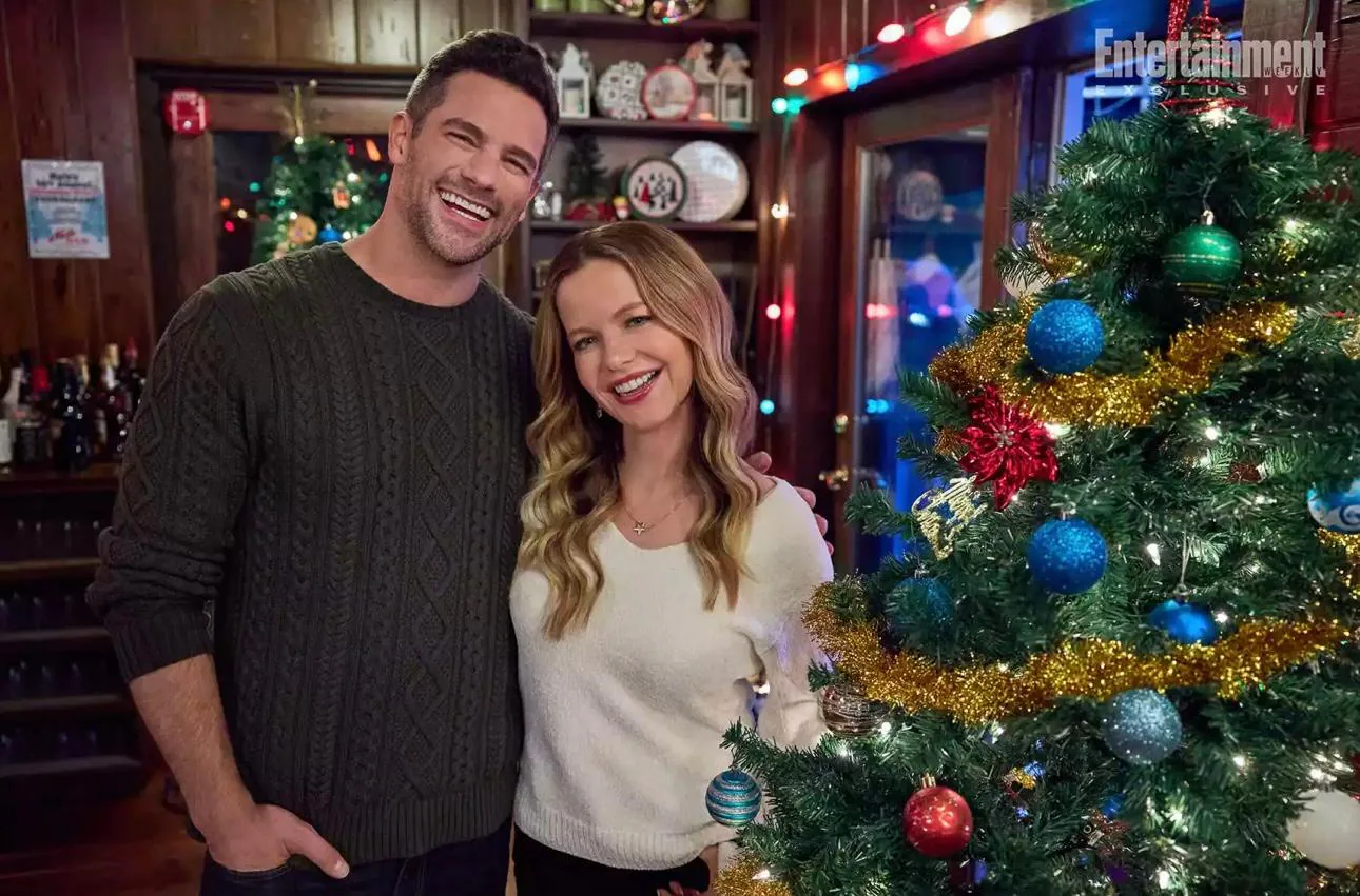 Tammin Sursok as Celeste and Brant Daugherty as Max in Trivia at St. Nick's